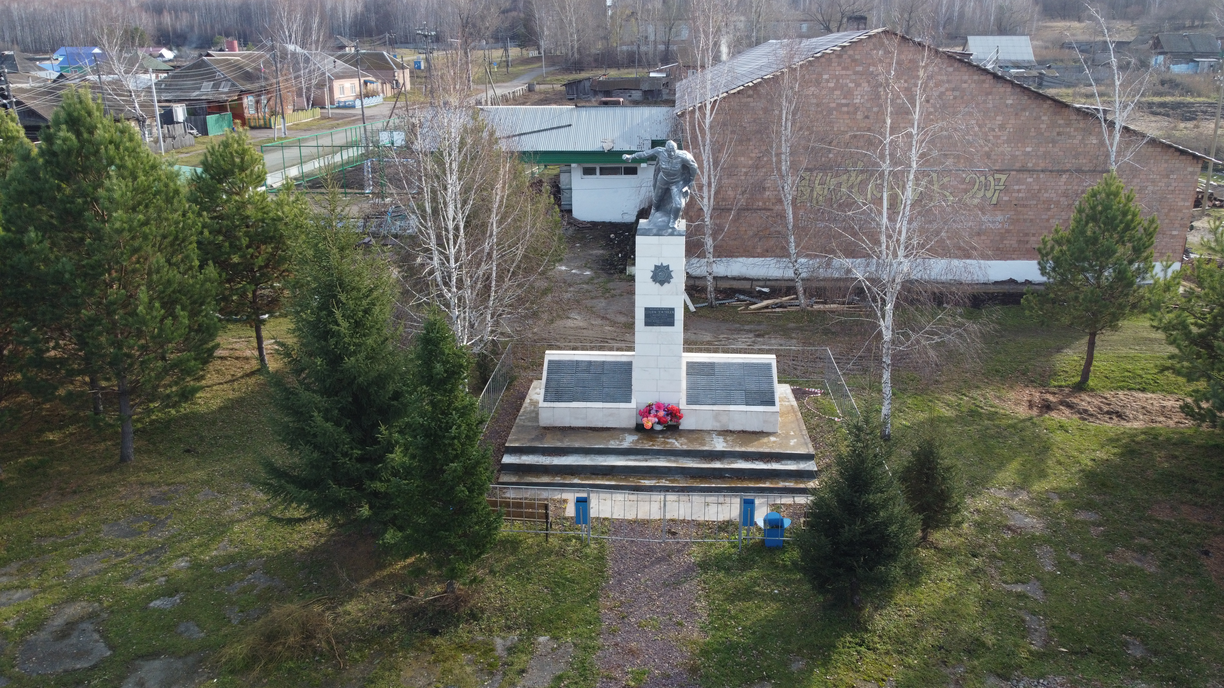 Памятник войнам ВОВ Памятник войнам ВОВ.
