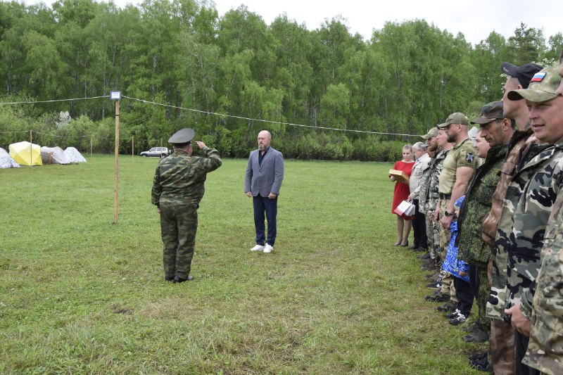 Сегодня глава Каратузского района Константин Тюнин посетил военно-полевые сборы..
